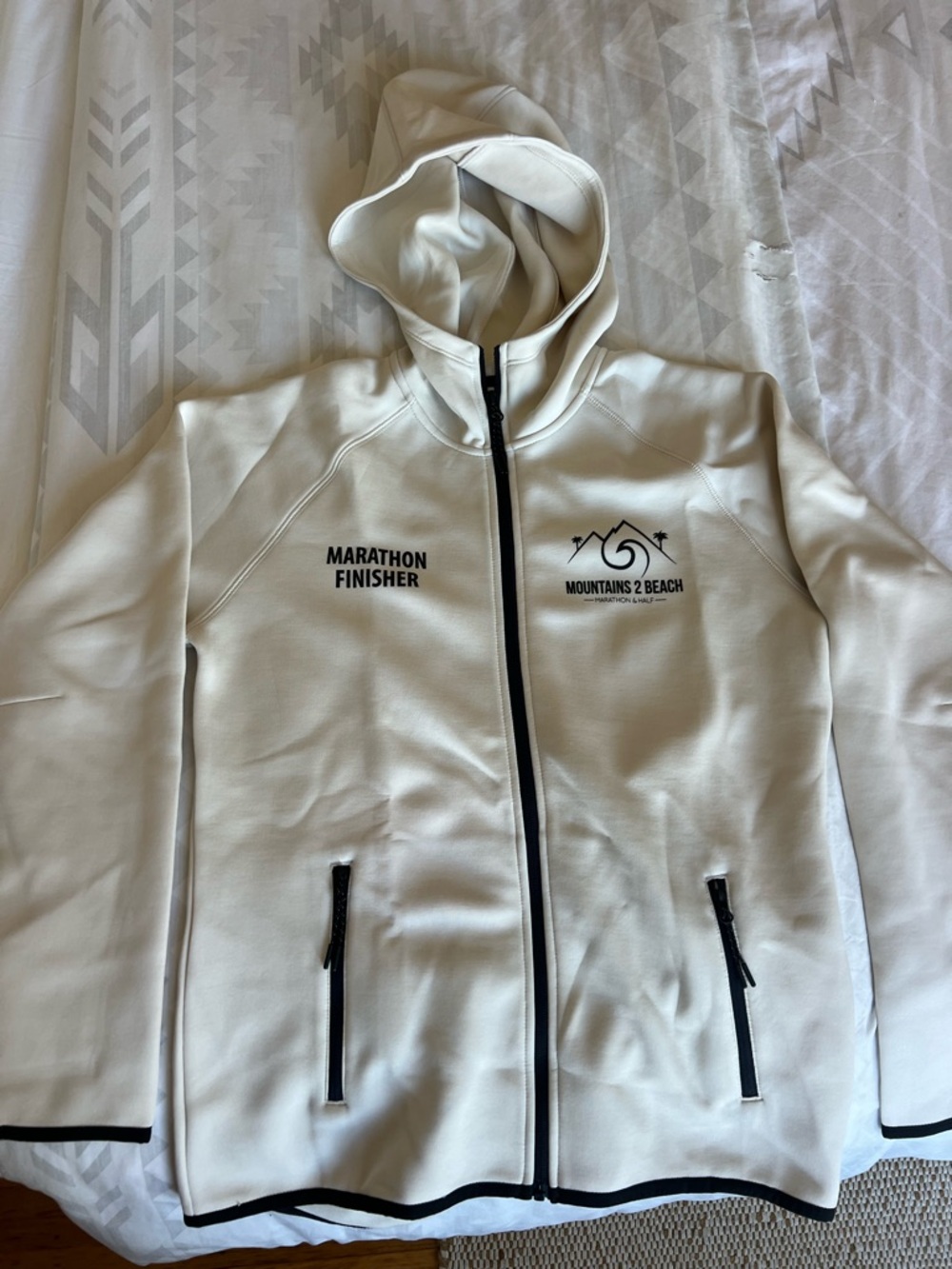 Mountains 2 Beach Marathon Finisher White Zip Hoodie
